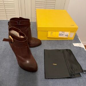 FENDI — Never worn Tronchetto Vacchetta a Kansas Moro Boots - 36.5
